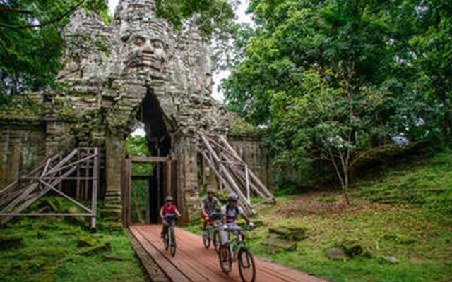 Oral D' Angkor
