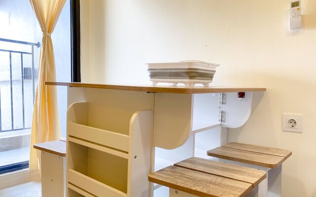 Modern Look Studio At Meikarta Apartment