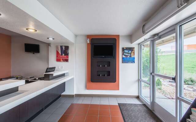 Motel 6-Overland Park, KS