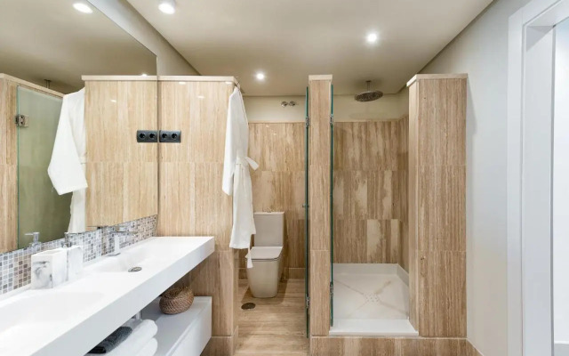 Stunning Modern Apt Frontline beach - RDR206