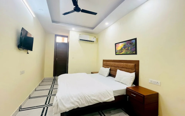 Roomshala 168 Startlight Suites