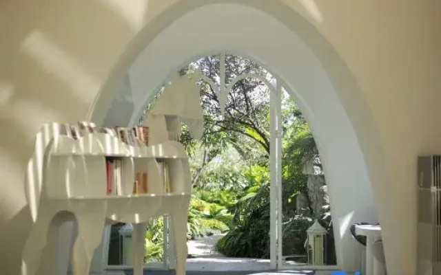 Dali Oasis  Manor