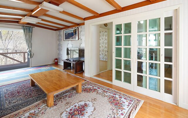 Yangsan Forur Seasons Villa Pension