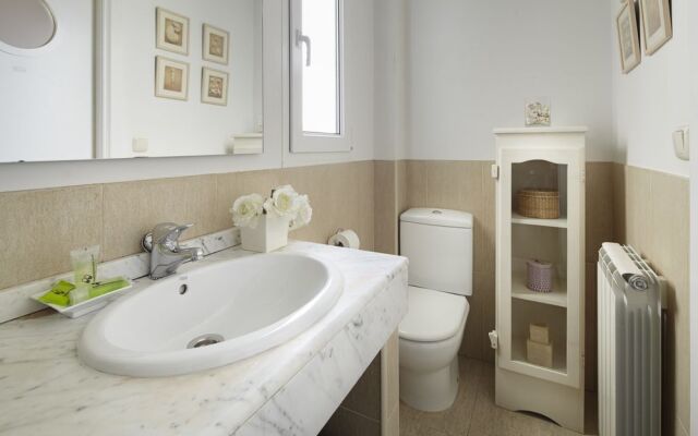 Moneo Apartment by FeelFree Rentals