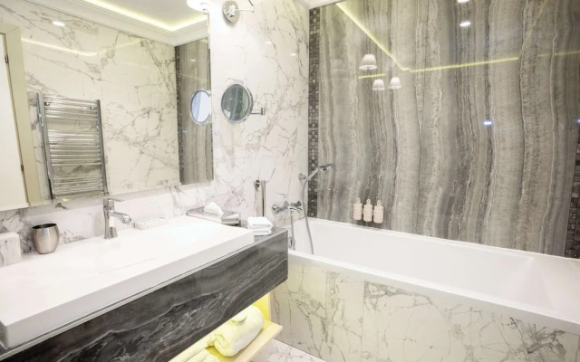 Tresor Le Palais Timisoara, Curio Collection By Hilton