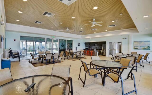 Pat's Paradise - 7030N