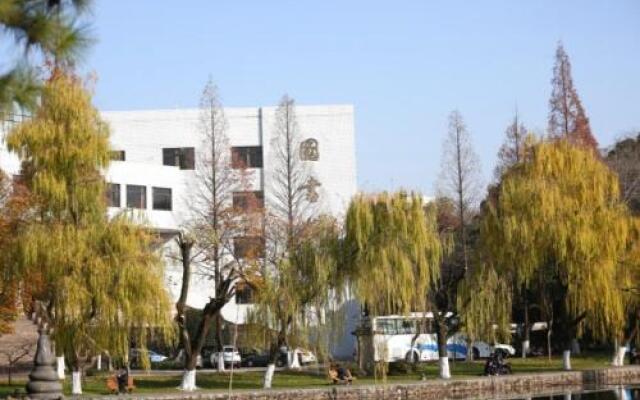 Xinyu Hotel (Hangzhou Zhejiang University Huajiachi Campus)