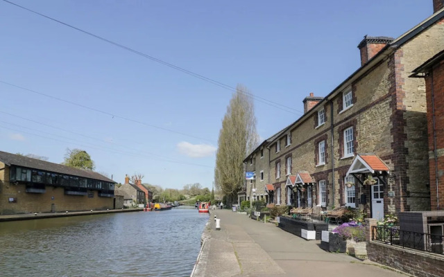 3 Canalside Cottages