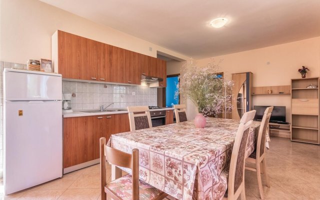 Nice Home in Bratulici With Wifi and 6 Bedrooms