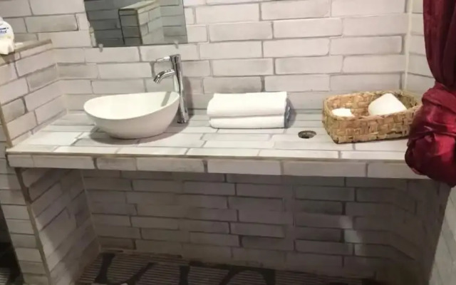Emerald Luxe Suites