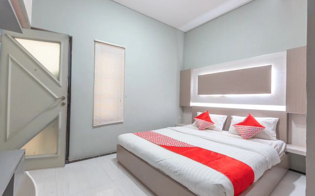 OYO 2248 Yayah Rooms Syariah