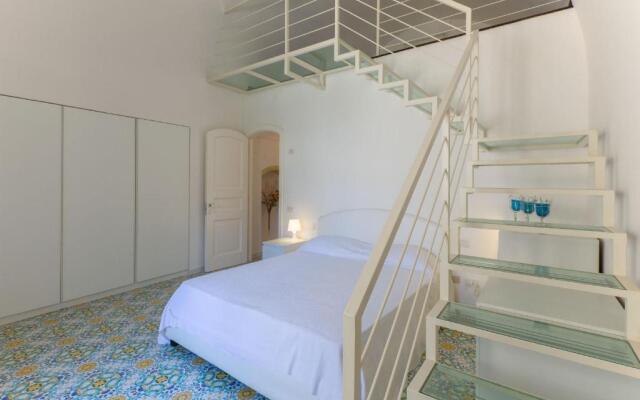 Villa a mare grande piscina, tennis, calcetto m750