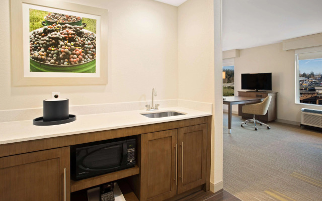 Hampton Inn & Suites-Seattle Woodinville WA