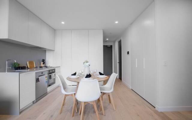 Designer 2 Bedroom Apartment In Parkville