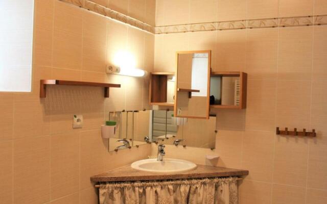 Gite Mazeyrolles, 3 pièces, 4 personnes - FR-1-616-106