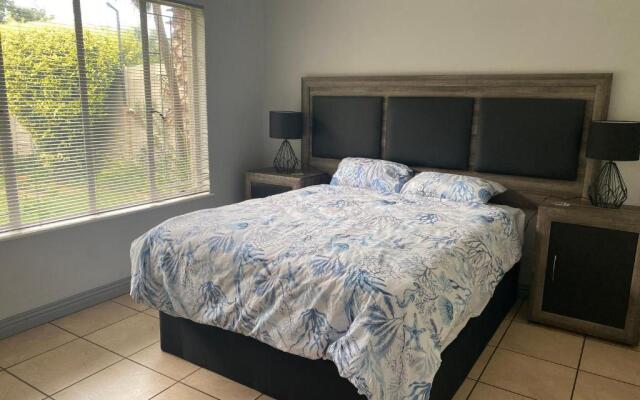 Private 3 bedroom 3kms away from Emerald Casino