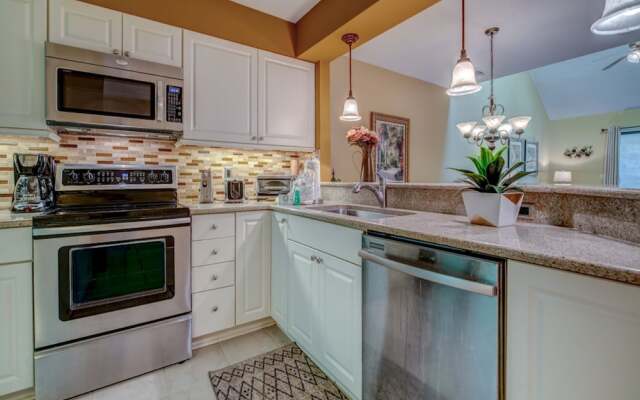 Colonnade Club 200 by Vtrips