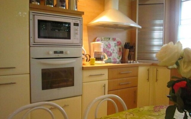 Stunning Holiday Home in Escalles near Sea