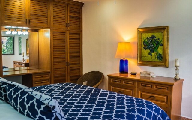 Royal Palms 6 1 Bedroom Condo by RedAwning