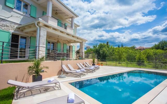Vita 5 in Visnjan with 4 bedrooms and 4 bathrooms