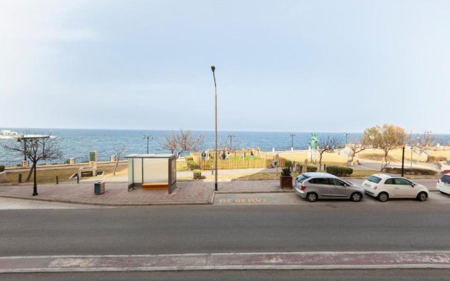 Spacious Seafront APT with Living, Sofa, WIFI & AC by 360 Estates