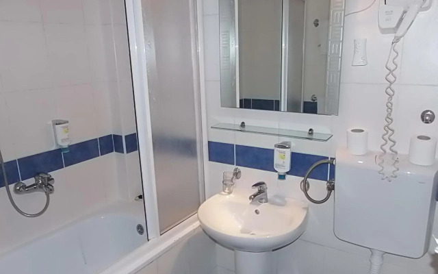 Hotel Lav