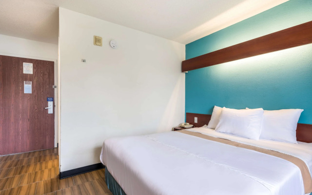 Americas Best Value Inn & Suites Brunswick