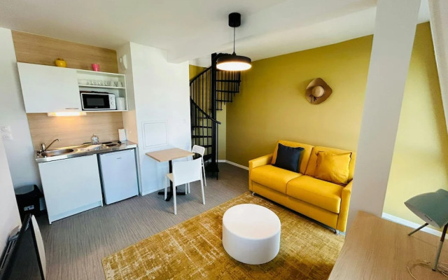 We Live In R - Duplex 503