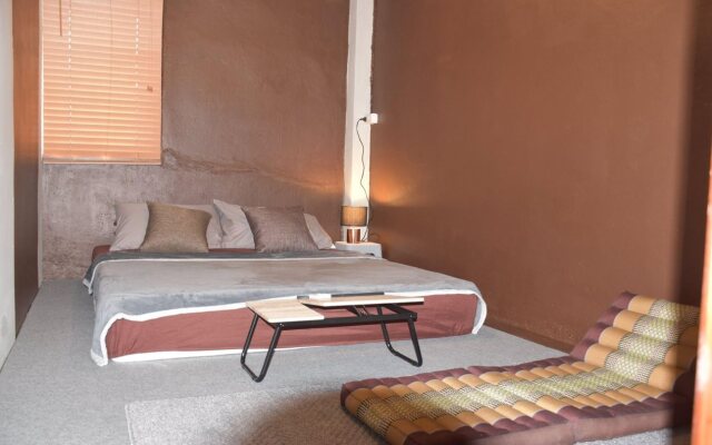 Empo Hostel at 30 Onnut