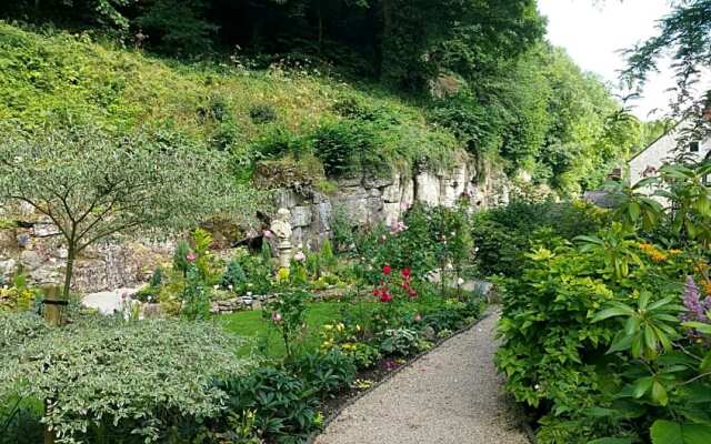 Cascades Gardens