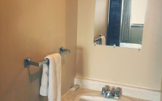 Wakiki Motel & Lounge