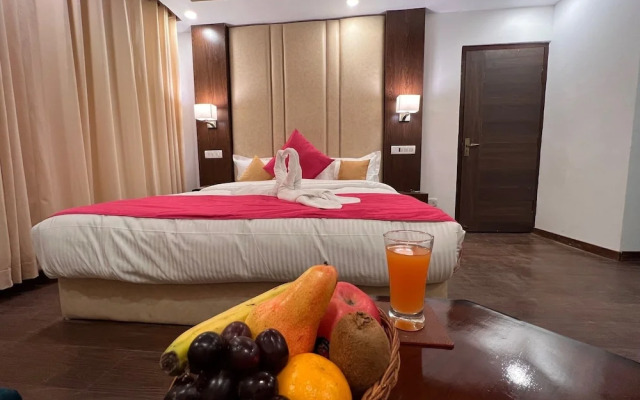 Hotel Riviera By Mount view