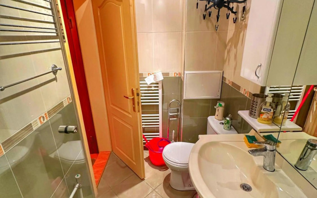 Comfortable Apartment in Comunicative Location