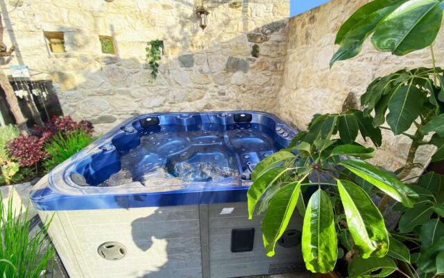 Boutique Traditional Spa Vila newly renovated 2023!