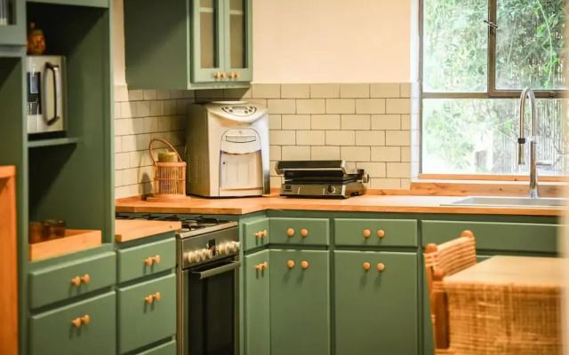 Charming 2BR Apt w a Breathtaking Patio