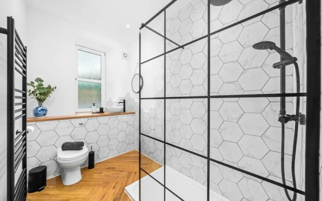 Stylish 4 Bed-town Centre
