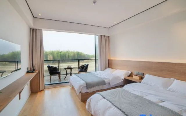 Yueliang Town Hotel
