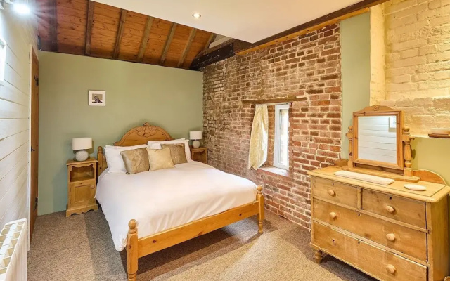 Host Stay Granary Barn