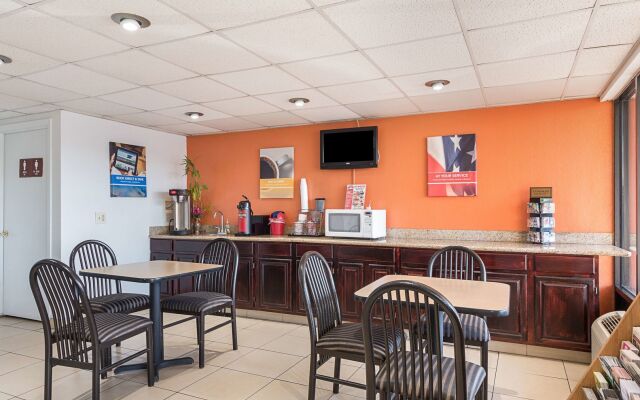 Motel 6 San Antonio, TX - I-10 West