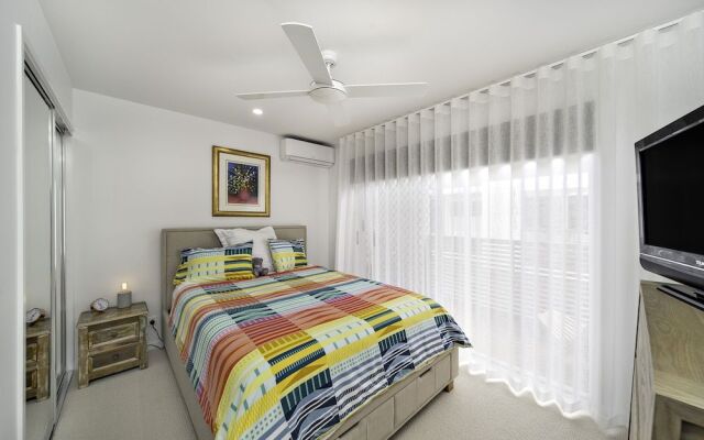 A Perfect Stay - Byron Sunrise