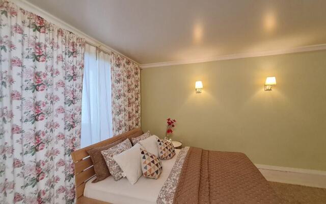 Sutki26 on Kuznechnaya Street