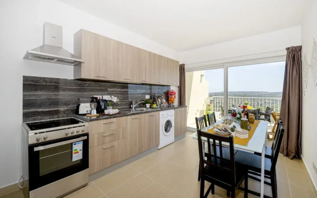 Summer Breeze with Panoramic terrace by Getaways Malta