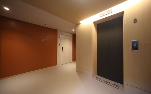 Hound Hotel Sajik Minam Station