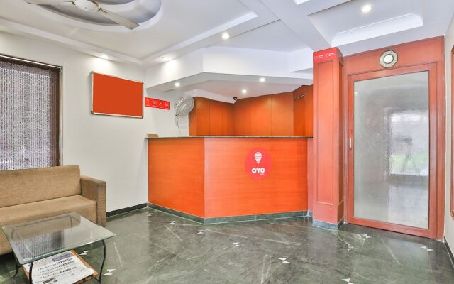 OYO 14411 Hotel Royal