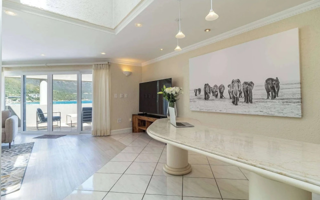 Beachfront Villa, Beach Club, Houtbay