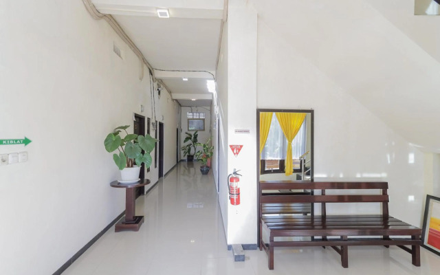 RedDoorz Syariah near Universitas Jember