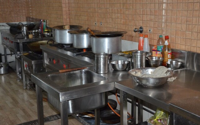 Itsy Hotels Anjali Mahal 500, Mtrs From Mathura Railway Station