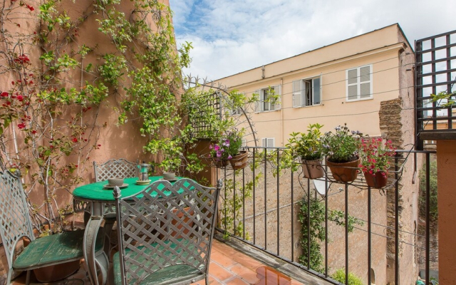 Rental in Rome Arco della Ciambella Penthouse
