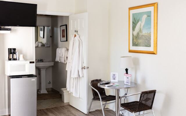 Las Olas Guesthouse at 15th Avenue