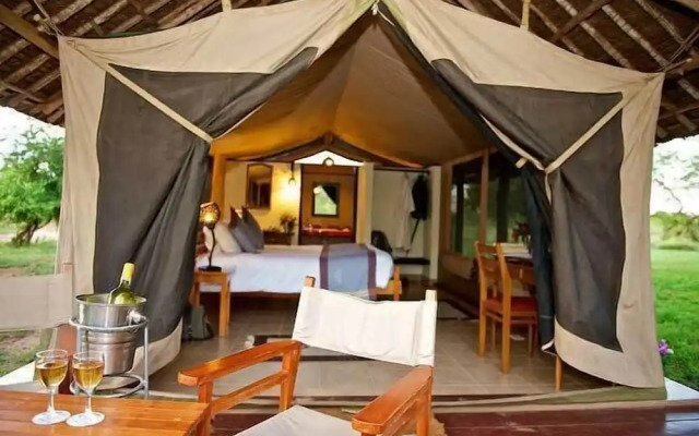 Voyager Ziwani Tented Camp